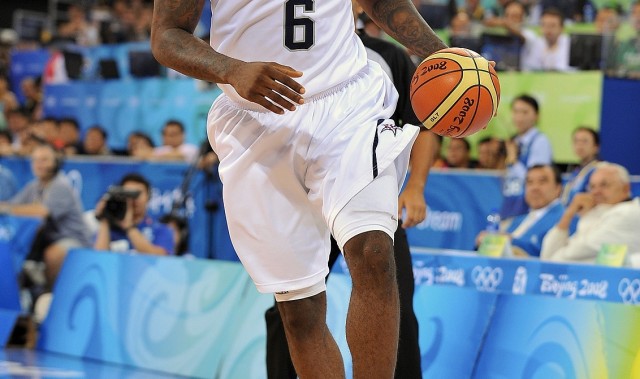 里德谈梦八队：有次训练当詹姆斯上演暴力扣篮后 训练直接被叫停