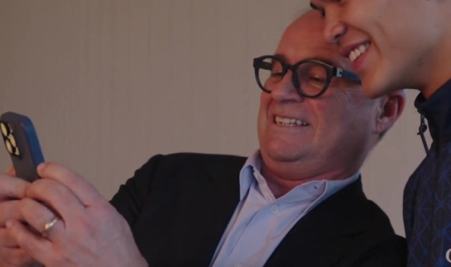 纳赛尔视频通话欢迎德罗：很期待见面，你需要努力训练专注于足球