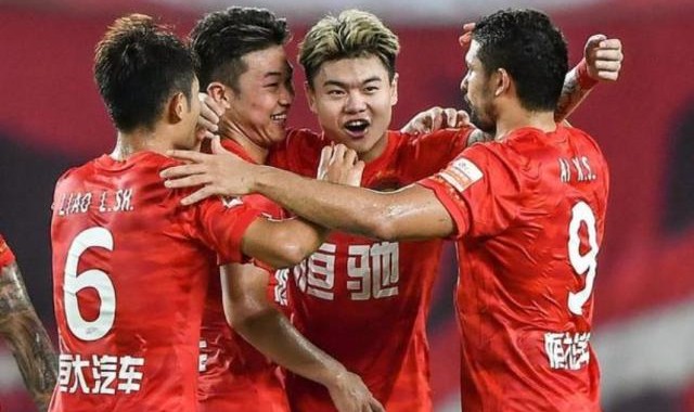 华体会官网-广州队从为国养士到重回榜首 两遇山东境遇不同