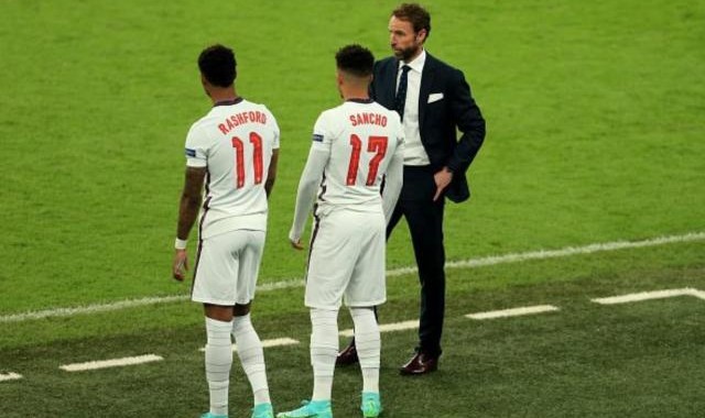 hth sports-索斯盖特你可真会玩！可怜射丢点球的3个苦孩子！