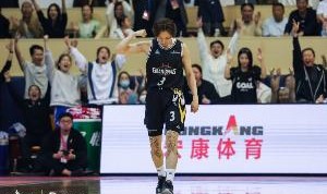 能否FMVP？杨力维13中8&amp;4记三分 砍下20分另有1板2断助队夺冠