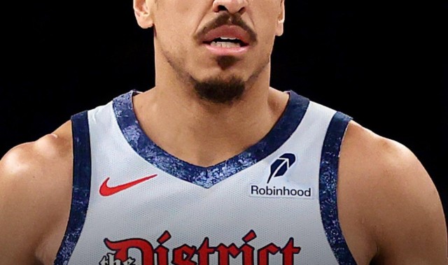 队记：布罗格登是无保障合同，尼克斯将在他和沙梅特之间二选一