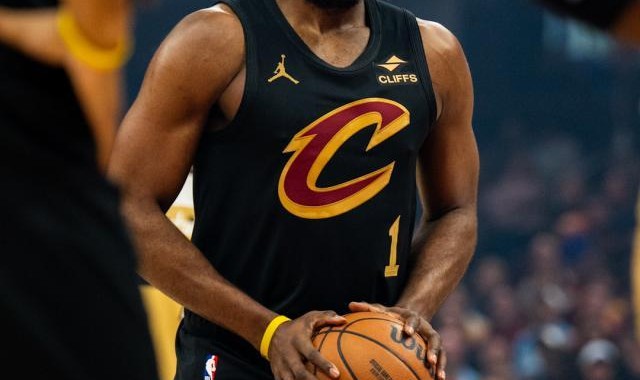 华体会 hth-哈登骑士主场首秀只进1球 疯狂喂饼助队友创新高